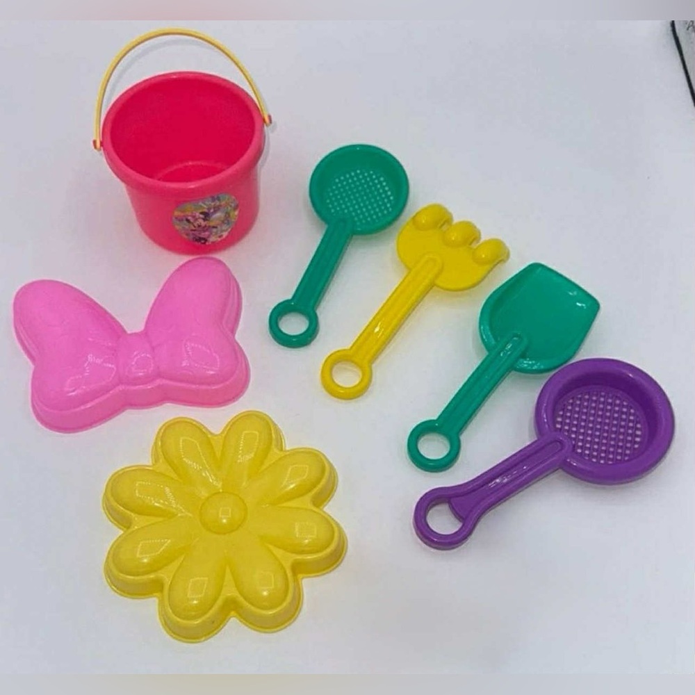 Colorful Beach Toy Set of 7 plus bonus for toddler Girls